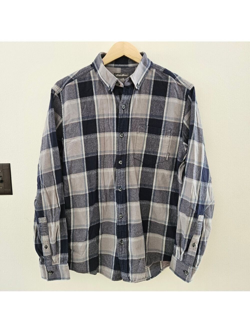 Eddie Bauer Men’s Flannel Shirt Size Medium Blue Grey Plaid Button Down
